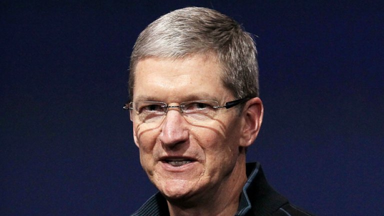новият изпълнителен директор на Apple Тим Кук и подчиненият му, главният дизайнер на Apple Джонатан Айв са на 4-о място