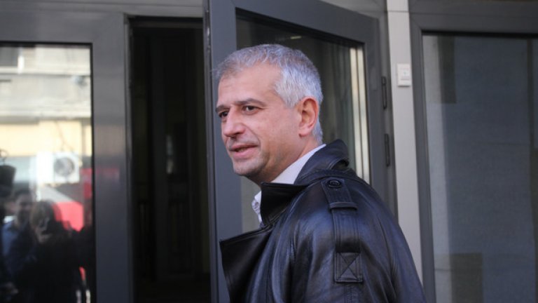 Атанасов се яви пред ВСС във връзка с интервютата, в които обвини ръководството на столичното следствие в организиране на "шпицкоманди" за рекет над политически лица чрез образуване на дела срещу "неизвестен извършител"
