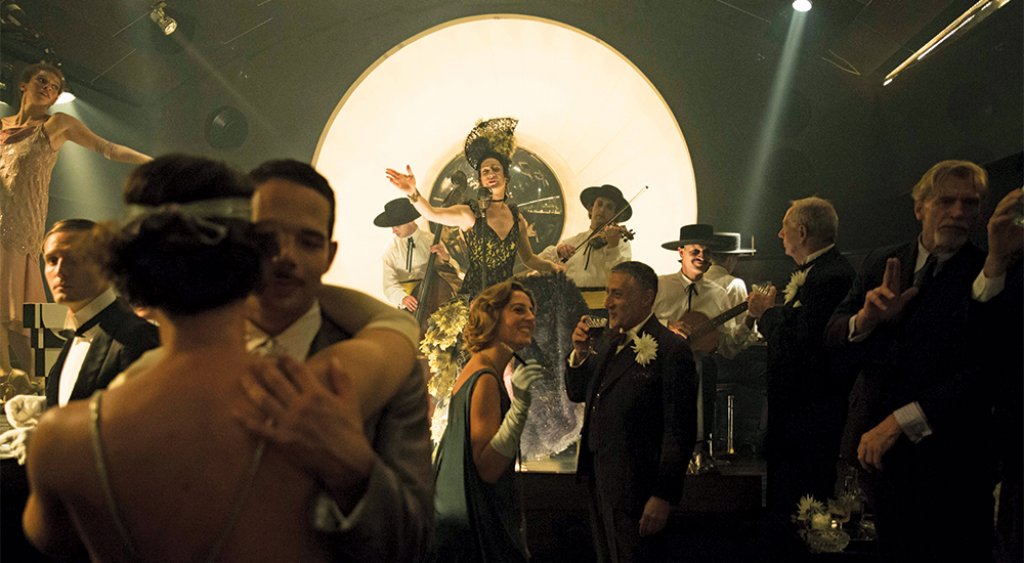 \"Берлински Вавилон\" (Babylon Berlin, Netflix)
Дата: не е обявена, очаква се в първото полугодие на 2018-та
Историческата драма на Том Тиквер показва германската столица през 20-те години  на ХХ век, която се е запътила към една от големите кри