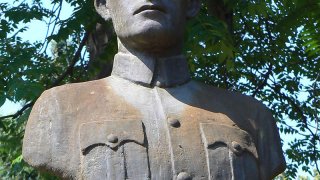 800px-Ivan-Mihailov-monument-closeup