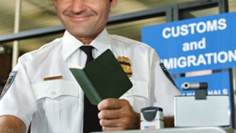 NOVAX Djokovic забавлява социалките, сръбкини извиха хоро пред хотела му