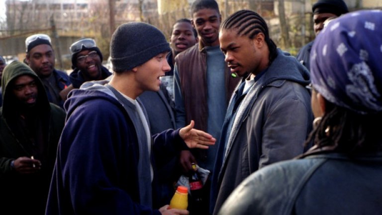 Докато снима "Осмата миля" Еминем прекарва адски много време от денонощието в будно състояние, заради което, както сам признава, се налага да взима определени стимуланти, с които бързо свиква.