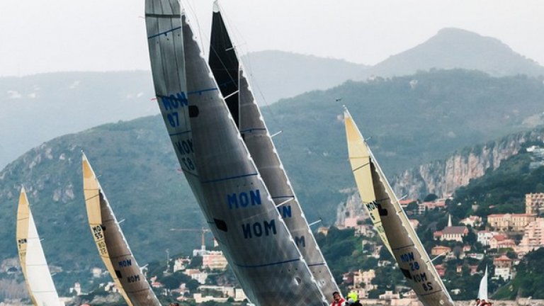 Клубовете, които можете да видите в галерията, са много престижни, изискват реално членство и повечето от тях определено са на по-голяма възраст от тази на вас и от партньора ви, взети заедно (след като я умножите по три)...