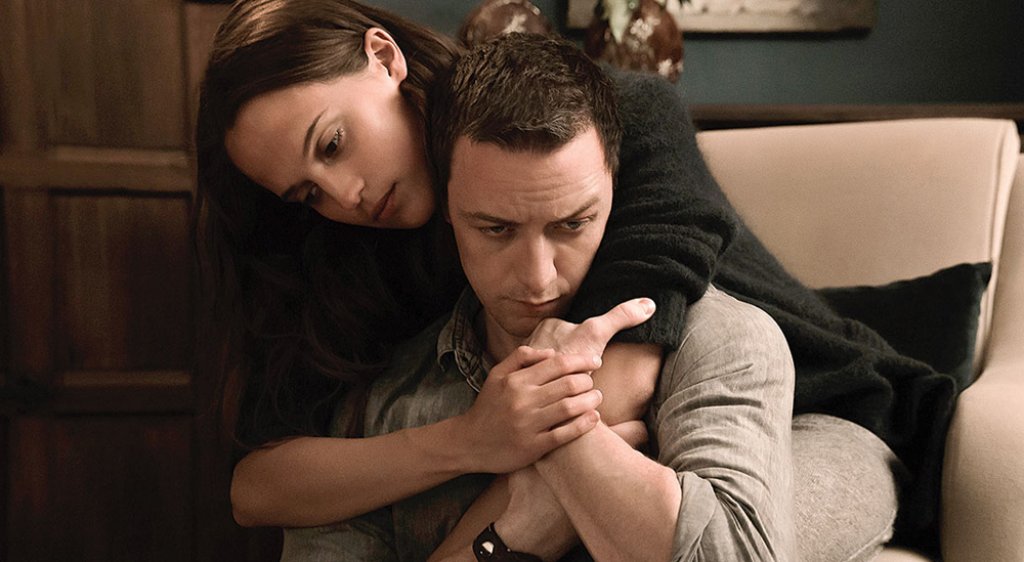 \"Потапяне\" (Submergence)
Вим Вендерс ни потапя в петте слоя на океана, за да разберем от персонажа на Алисия Викандер, че животът не се гради на \"пепел при пепелта\", а  \"вода при водата\". Тя е биоматематик, който иска да докаже нова теория за п