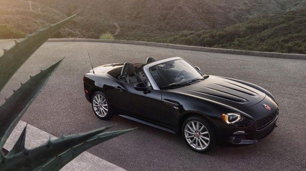 Възроденият FIAT 124 Spider дебютира на автомобилното изложение в Лос Анжелис