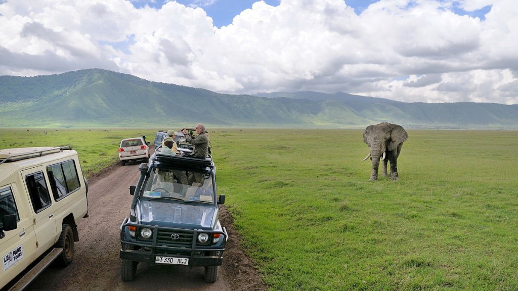 Elephant_and_tourists_at_Ngorongoro_Crater