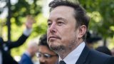 Компанията му Tesla не се представя според очакванията, а анализатори обвиняват някои коментари на милиардера за това.