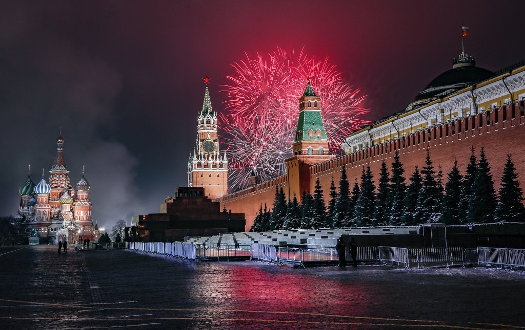 Москва
Червеният площад в Москва също остана - нетипично за други години - празен.