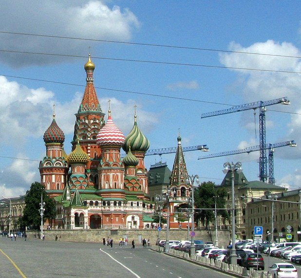 Един от символите на Москва и световно архитектурно чудо - храмът "Василий Блажени"