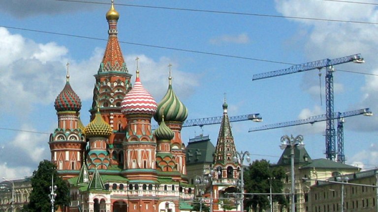 Един от символите на Москва и световно архитектурно чудо - храмът "Василий Блажени"