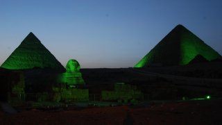 PYRAMIDS OF GIZA AND THE SPHINX GO GREEN FOR ST PATRICK?S CELEBRATIONS