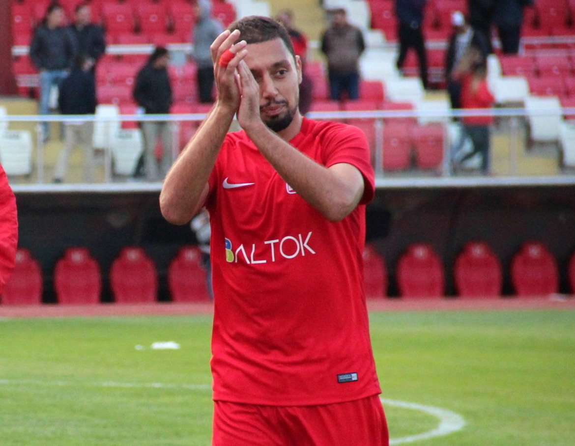 2. Исмаил Аисати, ПСВ
През 2008-а премина в големия враг Аякс, но и там не му се получи. Сега играе за турския Денизлиспор.