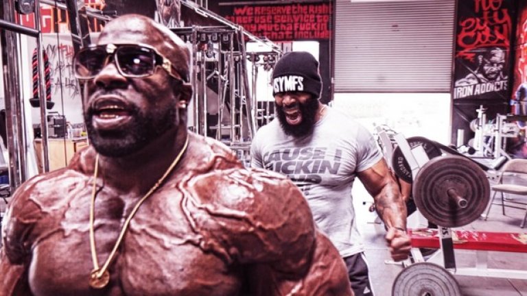 Кали е абсурдно масивен и нарязан във вени и фибри билдър и влогър.