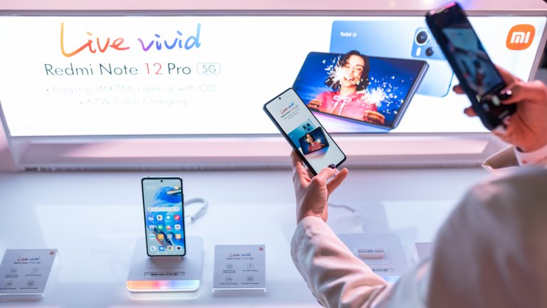 Да живееш цветно и смартфонът ти да го показва