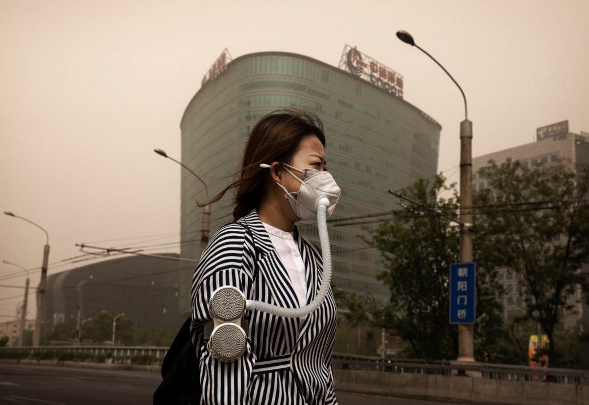 Повечето граждани в Пекин не излизат от вкъщи без маски последните два дни