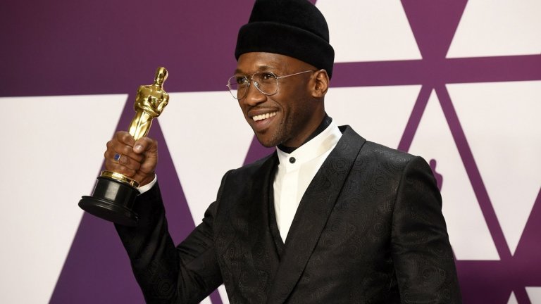 Tъмнокожият мюсюлманин с трудно за запомняне име постепенно покорява Холивуд и вече има два "Оскар"-а. Но къде сте го гледали преди? Вижте в галерията ни: