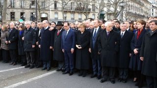 fransa-da-basbakan-davutoglu-na-buyuk-ayip-6858795_x_8009_o