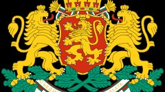 Настоящият герб на Република България е приет на 31 юли 1997 г. Той представлява изправен златен коронован лъв на тъмночервено поле, обърнат на дясна хералдическа страна, поставен върху щит. От двете му страни има изобразени също два златни короновани лъва щитодръжци, а над него - царска корона - първообраз на която са корони на български владетели от Втората българска държава, с пет кръста и отделно кръст над самата корона. 