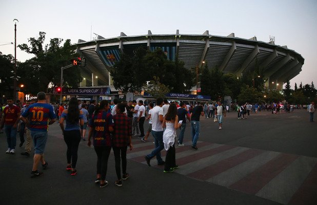 Атмосферата около стадиона преди мача