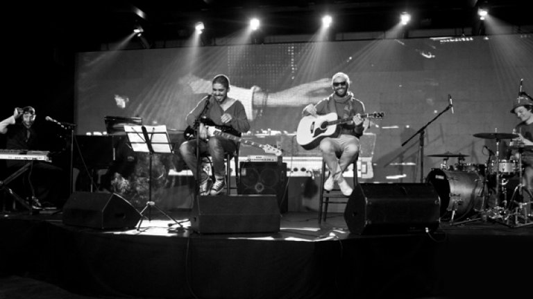 На 18-и октомври в Rаdiocafe, на 19-и в Stroeja