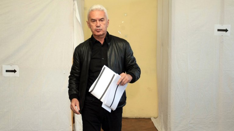 Президентът Румен Радев, премиерът Борисов и още редица политици вече гласуваха (снимки)