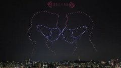 Светлинно шоу с 300 дрона в Сеул напомня за спазване на мерките срещу COVID-19