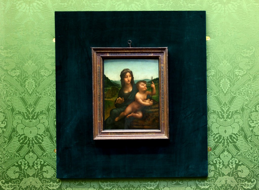 Похитената Мадона
Оценяваната на около 70 милиона евро картина на Леонардо да Винчи "Мадоната с вретеното" е похитена през 2003 година от един замък в Шотландия. Крадците са двама и са посетили музея като туристи, след което обезвредили охраната и задигнали платното. От картината нямало следа в продължение на 4 години. Едва през 2007 година тя е открита от полицията в Глазгоу.
