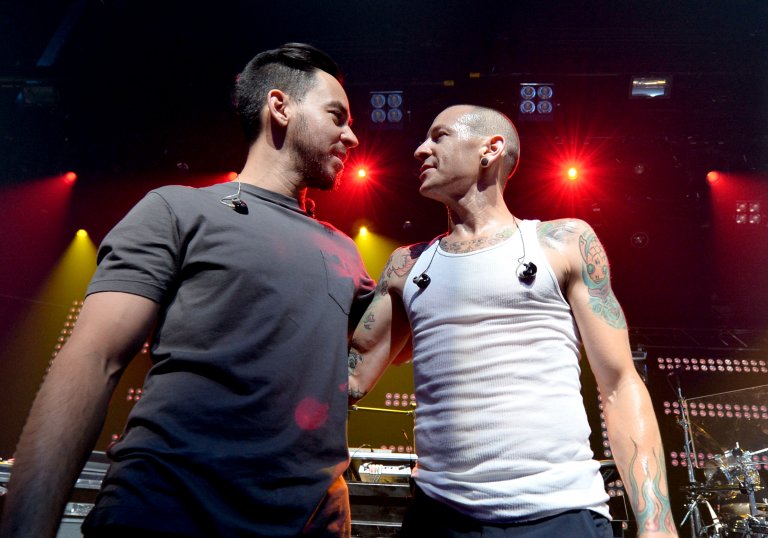 Шинода и Честър Бенингтън на сцената, докато Linkin Park са на върха на славата си