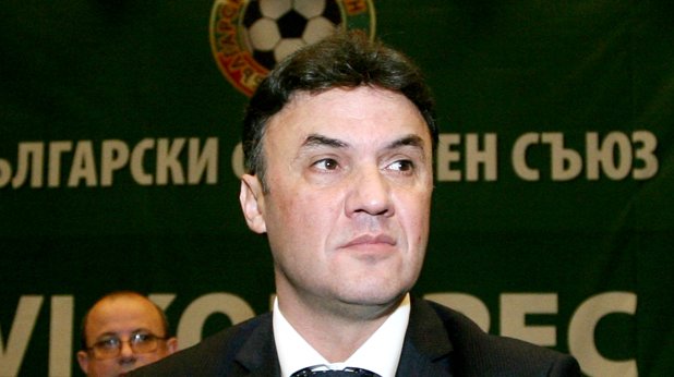 Докато не бъдат изплатени задълженията на ЦСКА, няма да бъдат позволени картотеките, заяви президентът на БФС Борислав Михайлов