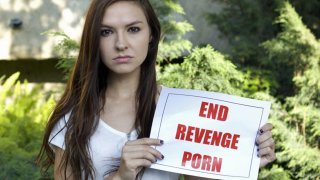 Организацията, която помага на жертвите на порно отмъщения