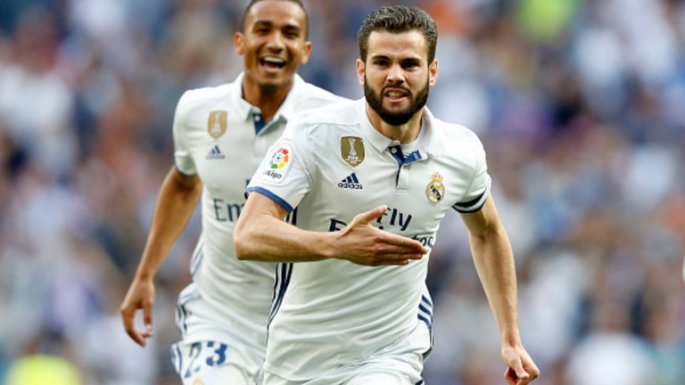 Начо има диабет
Когато е на 12 години, лекарите му казват, че повече няма да може да играе футбол. Начо се почувствал зле по време на тренировка. "Постоянно ходех до тоалетната и изпих литри вода. Мама беше много обезпокоена и ме заведе в болницата за изследвания", спомня си футболистът. Резултатите отчитат многократно превишение в нормите на кръвната му захар, а лекарите са категорични - диабет от тип 1. За момчето, което е влюбено във футбола, това е огромен удар. По-късно обаче семейният лекар отменя забраната да спортува и му казва точно обратното - футболът ще му помогне. Начо е на инсулин и стриктно контролира кръвната си захар. Свикнал е с ежедневието си и отчита, че такъв живот има и своите предимства заради почивката и правилното хранене, които са много важни за всеки спортист.