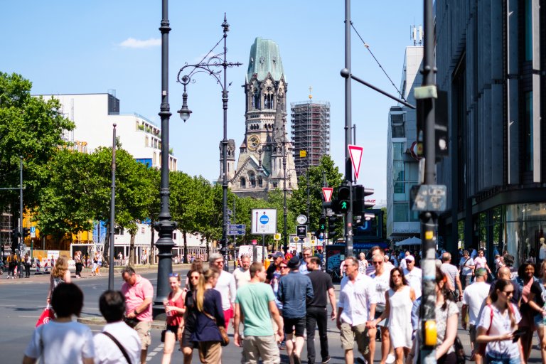 85% от жителите на Берлин живеят под наем. И когато за 10 години наемите в града скочат двойно, това се превръща в сериозен социален проблем.