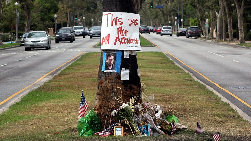 Tree_at_crash_site_of_journalist_Michael_Hastings