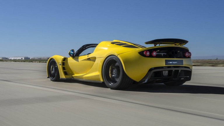 Venom GT Spyder се задвижва от 7-литров V8 мотор с две турбини