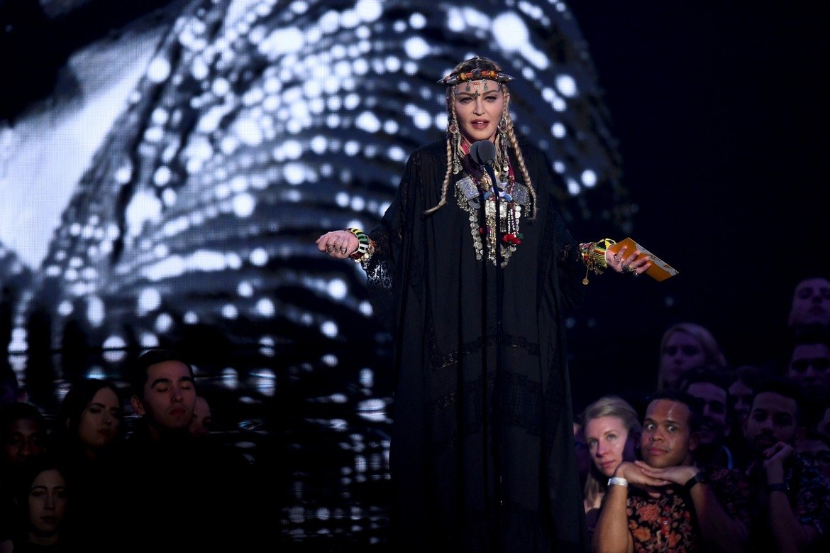Сутрешен newscast: Мадона ядоса зрителите на видеонаградите на MTV