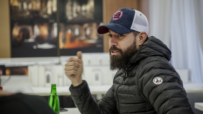 "Независимо колко ти харесват битките и кървищата, персонажите са онези, които остават важни накрая". - казва Том Кълън по време на срещата ни с него.