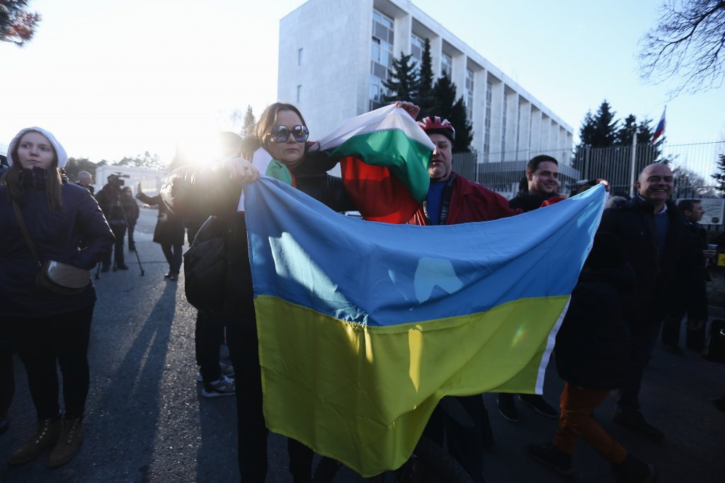 Протест срещу войната в Украйна пред руското посолство (Снимки и видео)