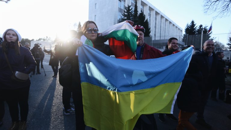 Протест срещу войната в Украйна пред руското посолство (Снимки и видео)