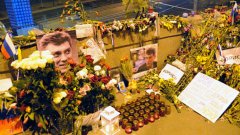 Кметството отказа да постави паметна плоча на мястото на разстрела - там, където симпатизантите на покойния Борис Немцов продължават да носят цветя