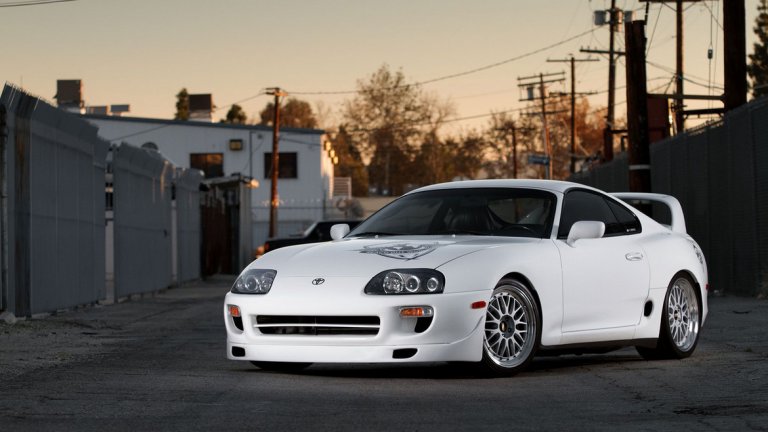 Toyota Supra, "Бързи и яростни 7" 
Тази бяла Toyota Supra се появява съвсем за кратко в края на седмия филм от франчайза, но въпреки че е на екран само няколко минути, тя е една от най-запомнящите се коли. Причината е, че участва в сцената, в която пътищата на Торето и Брайън О'Конър се разделят завинаги. Ако има филмови финали, на които мъжете плачат, то това е един от тях.
Пол Уокър, актьорът, който играе Брайън, загива в катастрофа, докато все още текат снимките на седмата част на "Бързи и яростни". Това налага в някои сцени героят му да бъде изигран от брат му, но с компютърно наложено лице на Пол. Сценаристите трябва да измислят бързо начин да извадят О'Конър от сюжета и го правят по възможно най-сърцераздирателния за феновете начин.