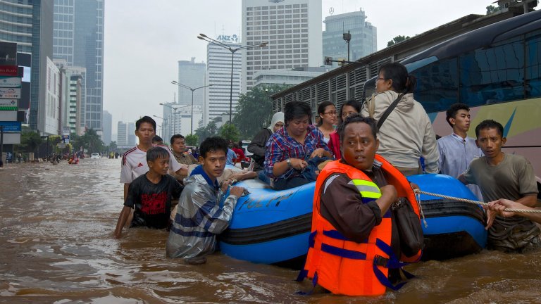 Наводненията вече се случват в Джакарта и решението е столицата да бъде преместена.