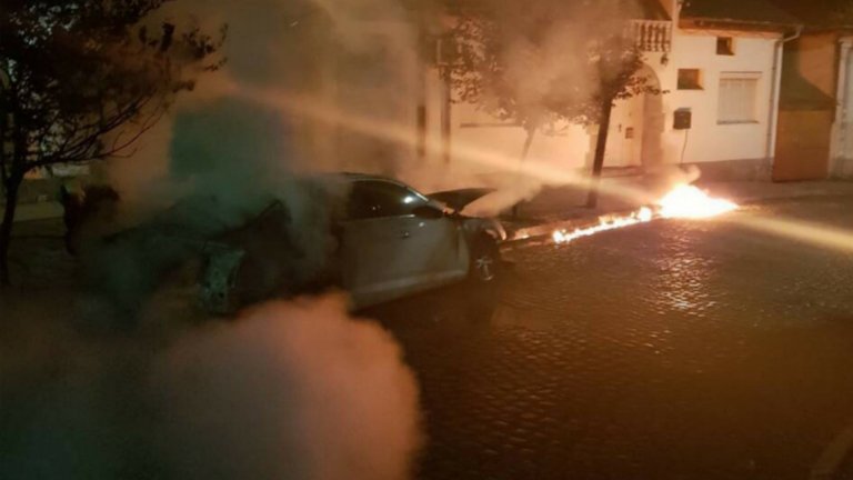 Горя колата на репортер на "Господари на ефира"