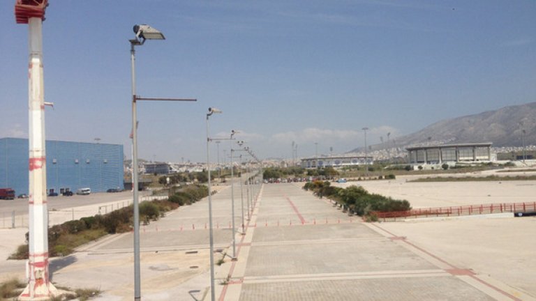 Олимпийска разруха. Как руините в Атина приютиха бежанци