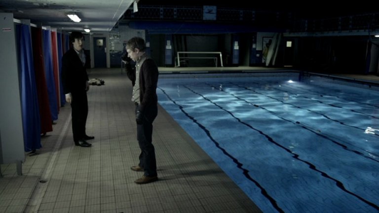 Марк Гатис се учи да плува в басейна на Мориарти
В края на първи сезон Мориарти примамва Холмс и Уотсън край красив обществен басейн, за да ги убие. Използван е басейнът Бристъл Саут, където младият Марк Гатис се е учил да плува.

