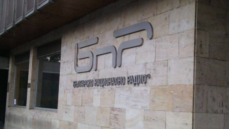 Това се случва ден след като беше назначен на поста и след спорното отстраняване, а впоследствие и връщане в ефира на репортера и водещ Силвия Великова.