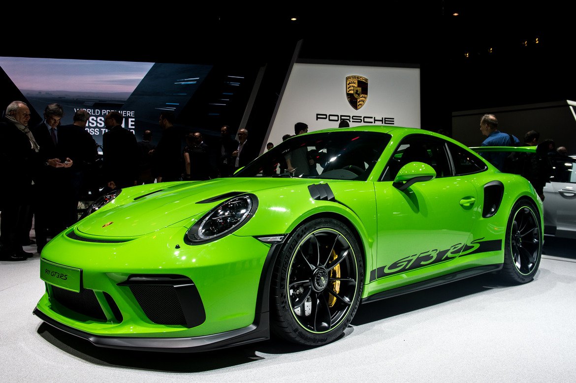 Porsche 911 GT3 RS 

Porsche 911 GT3 RS направи световната си премиера в Женева с 4-литров естествено аспириран двигател, който произвежда 513 к.с. и 9000 rpm. Вдига от 0 до 100 км/ч само за 3,2 секунди. От Porsche обещават максимална скорост от 312 км/ч на цена от около 158 000 евро. 
