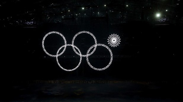 Едната от снежинките, които трябваше да се разгърнат в петте олимпийски кръга, си остана снежинка. Гаф, който не бе пропуснат от противниците на "Путиновата олимпиада".