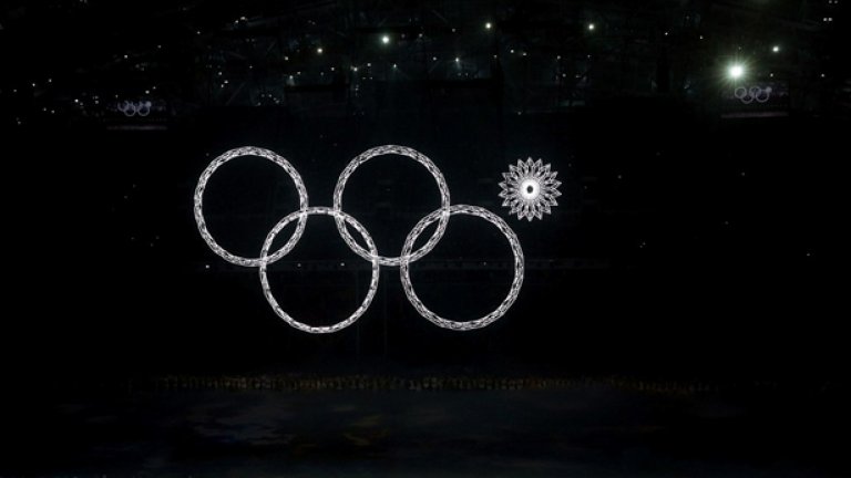 Едната от снежинките, които трябваше да се разгърнат в петте олимпийски кръга, си остана снежинка. Гаф, който не бе пропуснат от противниците на "Путиновата олимпиада".