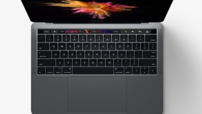 10. MacBook (2016)
Apple обновиха най-атрактивния си лаптоп до момента с Intel Skylake Core M процесор. Все още с начална тактова честота 1.1GHz, MacBook 2016 е ориентиран към тези, които имат нужда не толкова от изчислителна мощ, колкото от преносимост и лъскав дизайн. Стилният алуминиев unibody корпус и Retina дисплеят също са налице. Извън 3.5 мм жака за слушалки, единственият порт остава USB-C, но пък от друга страна новият универсален интерфейс набра популярност от дебюта му миналата година. Ако сте склонни да разнасяте кабелни адаптери и да изтърпите по-скромна производителност в името на блестящ дизайн, чисто новият макбук в златисторозов цвят може би е точно за вас.