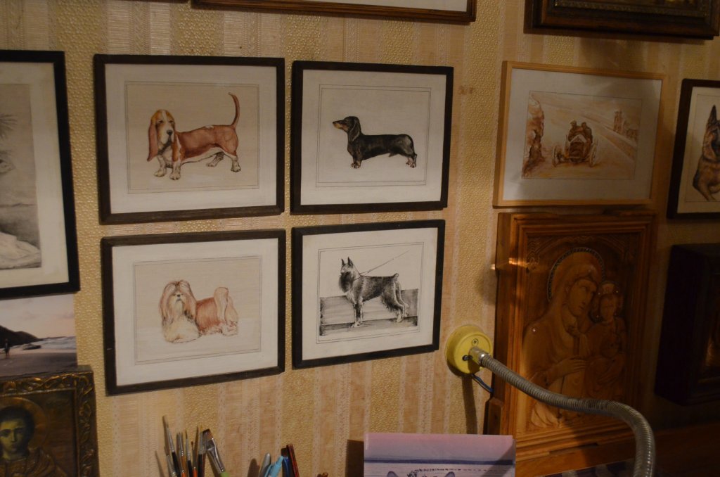 Орлин Ракаджиев рисува кученца, защото навремето е бил водач на следствено куче